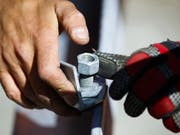 Mindestens 2 Prozent mehr: Der Dachverband Travail.Suisse meldet seine Forderungen für das nächste Jahr an. (Bild: KEYSTONE/VALENTIN FLAURAUD)