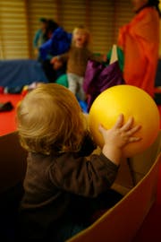 Spielende Kinder in der Eltern-Kind-Station der psychiatrischen Klinik Münsterlingen. (Bild:Donato Caspari)