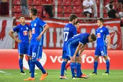 Die Luzerner Spieler werden in Griechenland einmal kräftig durchgeschüttelt. (Bild: Martin Meienberger/Freshfocus (Piräus, 9. August 2018))