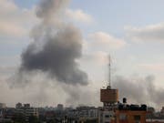 Israelische Luftwaffe greift Hamas-Ziele nach weiterem Raketenbeschuss aus Gaza an. (Bild: KEYSTONE/AP/HATEM MOUSSA)