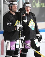 Kenny Ryan (links) und Cody Wydo spielten vergangene Saison beim gleichen Club in der East Coast Hockey League und verstehen sich auch neben dem Eis gut. (Bild: Mario Gaccioli