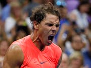 Titelverteidiger Rafael Nadal hatte am US Open hart zu kämpfen, bis sein Einzug in die Achtelfinals feststand (Bild: KEYSTONE/FR110666 AP/ADAM HUNGER)