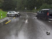 Bei dem Unfall wurden beide Lenker und ein Mitfahrer leicht verletzt. (Bild: KAPO AR)