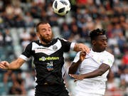 Lugano (Mijat Maric, links) schwingt gegen den FC Zürich (Stephen Odey) obenaus (Bild: KEYSTONE/TI-PRESS/SAMUEL GOLAY)