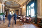 Poker for seat claims in the Bundesrat increases speculation in the Wandelhalle. (Image: Lukas Lehmann / Keystone (Bern, November 17, 2015))