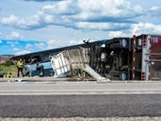 Die Zahl der Todesopfer bei einem Unfall mit einem Greyhound-Bus in den USA ist auf acht gestiegen. (Bild: KEYSTONE/AP Gallup Independent/BRANDON N. SANCHEZ)