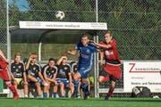 Matthew Dos Santos Mendes (links) überläuft hier den Sinser Noël Bertelsen. (Bild: Dominik Wunderli (Sins, 8. September 2018)