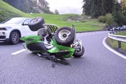 Der Quadfahrer geriet aus noch unbekannten Gründen auf die Gegenfahrbahn. (Bild: PD/Kantonspolizei Obwalden)