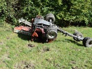 Tädlicher Unfall in Grabs: Für die 18-jährige Frau, die das landwirtschaftliche Fahrzeug steuerte, kam jede Hilfe zu spät. (Bild: Kapo SG)