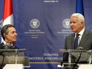 Bundesrat Ignazio Cassis (links) hat in Bukarest den rumänischen Aussenminister Teodor Meleșcanu getroffen. (Bild: KEYSTONE/EPA/ROBERT GHEMENT)