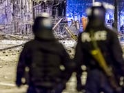 Polizisten bei der Reitschule in Bern im Einsatz nach einer Demonstration im Februar 2017. (Bild: KEYSTONE/STRINGER)