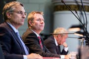Drei Mitglieder der fünfköpfigen Luzerner Regierung: Guido Graf (CVP, von links), Marcel Schwerzmann (parteilos) und Paul Winiker (SVP). Bild: Keystone/Alexandra Wey (Luzern, 7. November 2016)