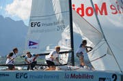 Philippe Erni, Maja Breitenmoser-Karlsson, Philippe Manner und Daniel Pfiffner (von links) konnten mit Platz zwei die Aufstiegschancen für den Segelclub Cham wahren. (Bild: Claudia Somm (Oberhofen, 9. September 2018))
