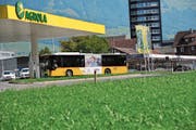Der Holzpflock deutet an, wo der Wendeplatz fürs Postauto entsteht. (Bild: Matthias Piazza (Stans, 10. September 2018))