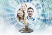 Christina von Dreien und Daniele Ganser füllen bei Vorträgen jeweils Säle. Hinter von Dreiens Erfolg steckt ihre Mutter Bernadette Meier. (Illustration: Florian Raatz)