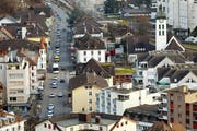 In Wolhusen staut sich der Verkehr regelmässig. Eine Umfahrung soll das Zentrum entlasten. (Bild: Philipp Schmidli)