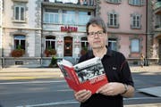 René Windlin vor dem Restaurant Bären, wo der Gewerkschaftsbund des Kantons Zug gegründet wurde. (Bild: Daniel Frischherz (10. September 2018))