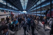 25'000 Personen fahren täglich mit dem Schnellzug nach Zürich. (Bild: Boris Bürgisser (Luzern, 27. März 2017))