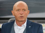 Zieht nach dem 1:5-Debakel gegen Russland die Konsequenzen: Tschechiens Nationalcoach Karel Jarolim (Bild: KEYSTONE/EPA dpa/AXEL HEIMKEN)