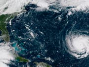 Ein Satellitenbild der US-Klimabehörde NOAA zeigt Hurrikan «Florence» vor der Ostküste der USA. (Bild: KEYSTONE/AP NOAA)