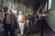 Die Exkursionsteilnehmer verliessen den Sonderzug im Gotthardtunnel. (Bild: PD (Airolo, 7. September 2018))