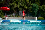 Im Freibad Buchs gibt es das ganze Jahr durch Arbeit für Thomas Kroll. (Bild: Beat Belser)