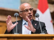 Finanzminister Ueli Maurer darf zufrieden sein: Auch der Nationalrat hat der Steuervorlage 17 zugestimmt. (Bild: KEYSTONE/ALESSANDRO DELLA VALLE)