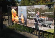 Zwei Künstlerinnen und ein Fotograf stellen derzeit im Botanischen Garten St.Gallen aus. (Bild: Reto Voneschen - 12. September 2018)