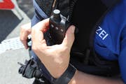 Die Zuger Strafverfolgungsbehörden haben bei einer Kontrolle zwei Personen festgenommen. (Symbolbild: Zuger Polizei)