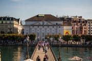 Erweitern - oder ersetzen? Das ist noch offen. Klar ist aber: Das Luzerner Theater soll an seinem jetzigen Standort bleiben. (Bild: Roger Grütter)