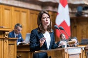 FDP-Präsidentin Petra Gössi wirbt im Nationalrat für die Verknüpfung der Firmensteuerreform mit dem AHV-Zustupf von 2 Milliarden Franken (Bild: KEYSTONE/Alessandro della Valle (Bern, 12. September 2018))