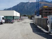 Heute noch die Baupiste für die Überbauung Räfiserfeld wird hier vielleicht ab 2020 die Unterführung nach Burgerau gebaut werden. (Bild: Hanspeter Thurnherr)