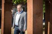 Gemeindepräsident Werner Minder auf dem Platz vor dem Gemeindezentrum Hischeschür in Hohentannen. (Bild: Reto Martin)