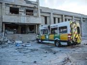 Ein zerstörtes Spital in der syrischen Region Idlib nach vier Luftangriffen im Februar. (Bild: KEYSTONE/EPA/YAHYA NEMAH)