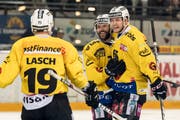 Ramon Untersander (rechts) hat mit dem SC Bern klare Ziele. (Bild: Anthony Anex/Keystone)