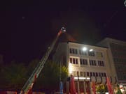 Das Hotel im Zentrum von Grenchen SO ist nach dem Brand des Dachstocks nicht mehr bewohnbar. (Bild: Handout Kantonspolizei Solothurn)