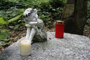 Im Hartmannswald, wo Ylenias Leiche am 15. September 2007 von einer Privatperson gefunden wurde, existiert seitdem eine kleine Gedenkstätte. (Aufnahme: 27. Juli 2017; Bild: Umberto W. Ferrari)