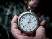 Mitte August sprachen sich bei einer Online-Umfrage 84 Prozent der Teilnehmer für die Abschaffung der Zeitumstellung in der EU aus. Es nahmen allerdings nur ein Prozent der EU-Bürger teil. (Bild: KEYSTONE/EPA MTI/SANDOR UJVARI)