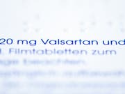 Eine Tablettenverpackung eines Blutdrucksenkers mit dem Wirkstoff Valsartan. (Bild: Keystone/DPA/FABIAN SOMMER)
