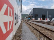 Die SBB sind im ersten Halbjahr gut unterwegs gewesen und haben das Konzernergebnis massiv verbessert. (Bild: KEYSTONE/MARCEL BIERI)