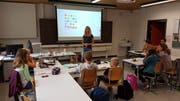 Lehrerin Cornelia Epp-Gisler unterrichtet die acht Schülerinnen und Schüler, die das Italienisch-Angebot nutzen. (Bild: PD, Altdorf, 26. August 2018)