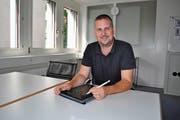 Kennt Vor- und Nachteile neuer Medien im Schulunterricht: Marcel Kaufmann leistet pädagogischen IT-Support. (Bild: Ursula Wegstein)