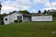 Die Infrastruktur des «Alten Kindergartens» ist veraltet, die Platzverhältnisse trotz Container-Provisorium unbefriedigend. (Bild: Alessia Pagani)