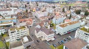 Die Kantonsstrasse durch das Flawiler Dorfzentrum kann wohl nicht geplant in den Jahren 2019/2020 gebaut werden. (Bild: imagevideo/Beat Schiltknecht)