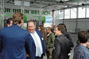Im Element als leutseliger Rheintaler Netzwerker: Wiga-Messeleiter Paul Schlegel an der Eröffnungsfeier der Rhema 2018 im Mai in Altstätten. (Bild: Max Tinner)
