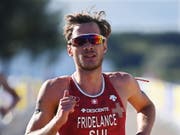 Der Mixed-Team-EM-Silbermedaillengewinner Sylvain Fridelance ist einer von zwei teilnehmenden Schweizer Triathleten am Grand Final der WM-Serie in Australien (Bild: KEYSTONE/EPA/NEIL HALL)