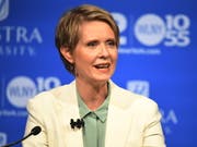Cynthia Nixon bei einer TV-Debatte Ende August: Die frühere «Sex and the City»-Schauspielerin ist in der Vorwahl um den Gouverneursposten des US-Bundesstaats New York ihrem Kontrahenten unterlegen. (Bild: KEYSTONE/EPA Newsday POOL/J. CONRAD WILLIAMS JR. / POOL)