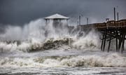 Wellen in Atlantic Beach in North Carolina. (Bild: Travis Long /The News & Observer via AP)