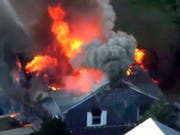 Eine Serie von Gasexplosionen in der US-Stadt Lawrence bei Boston zerstörte mehrere Häuser. (Bild: KEYSTONE/AP WCVB)