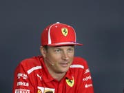 Kimi Räikkönen kann über seine Freitags-Bestzeit lächeln (Bild: KEYSTONE/AP/YONG TECK LIM)